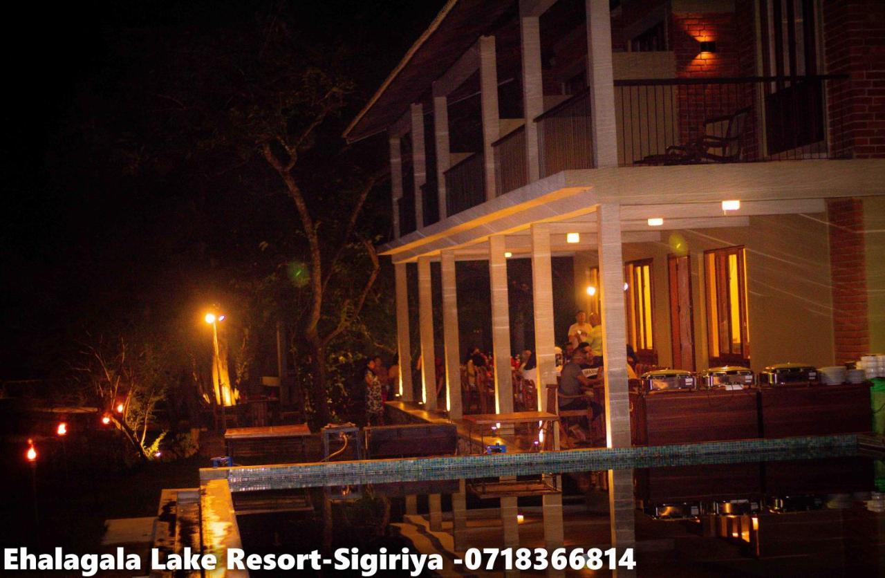 Ehalagala Lake Resort Сигирия Экстерьер фото