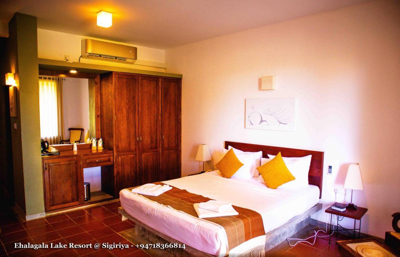 Ehalagala Lake Resort Сигирия Экстерьер фото