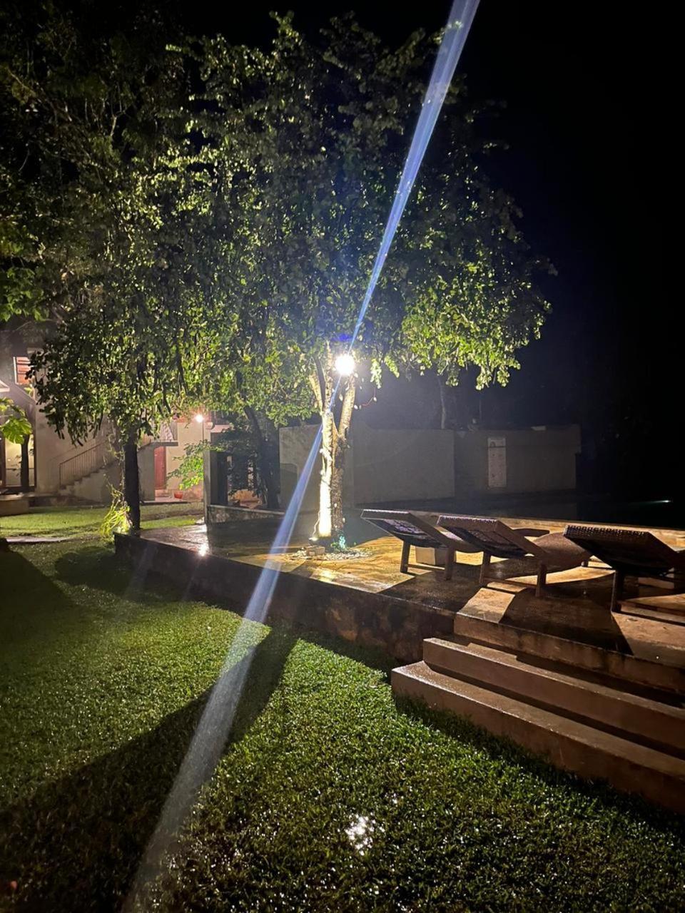 Ehalagala Lake Resort Сигирия Экстерьер фото