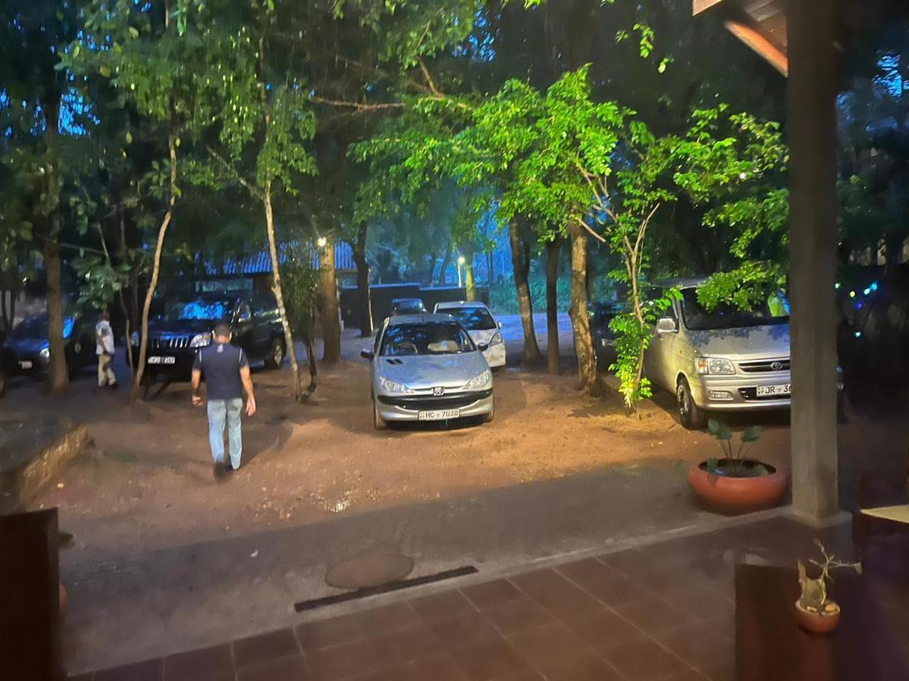 Ehalagala Lake Resort Сигирия Экстерьер фото