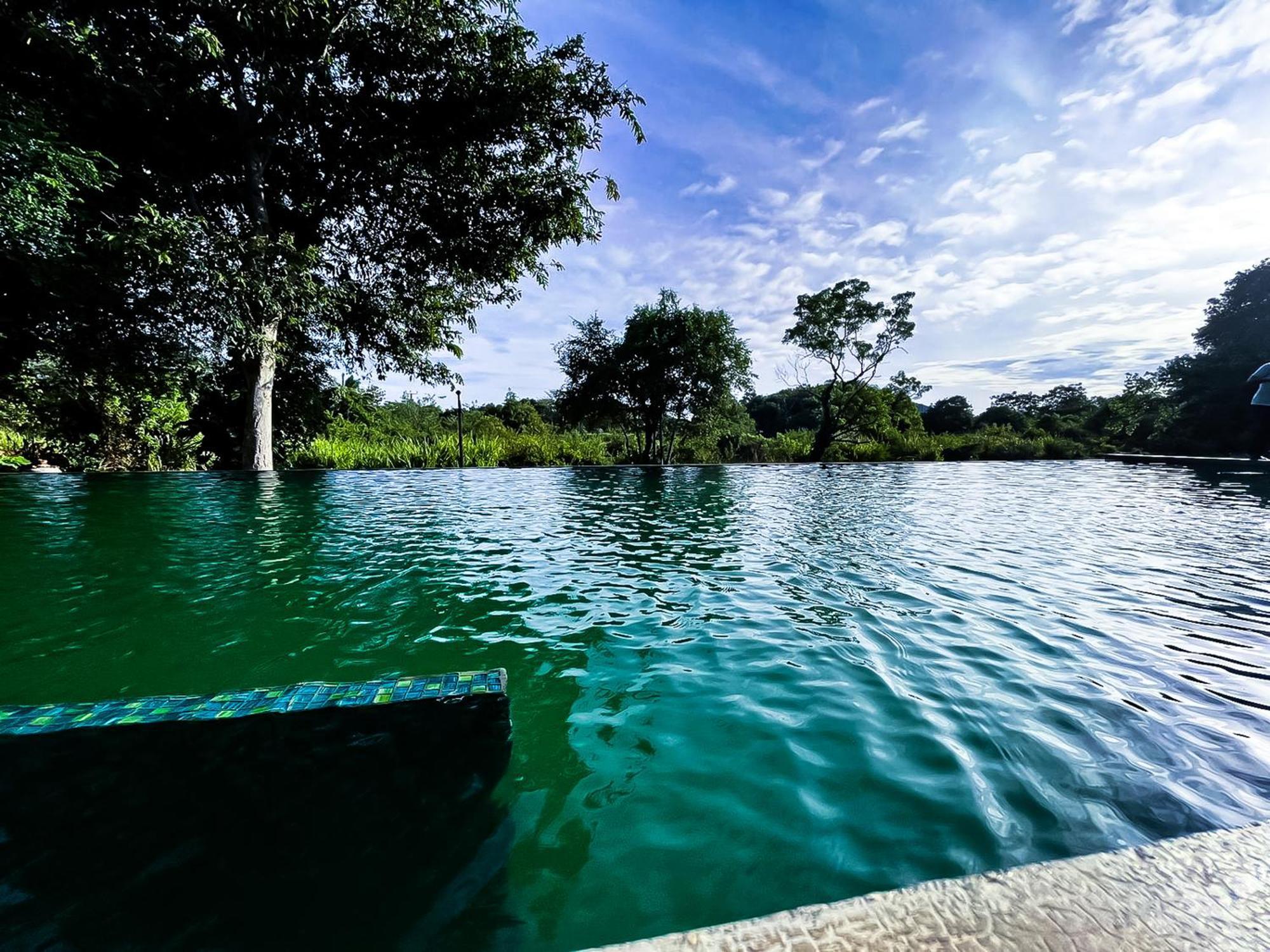 Ehalagala Lake Resort Сигирия Экстерьер фото