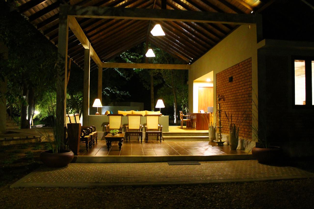 Ehalagala Lake Resort Сигирия Экстерьер фото