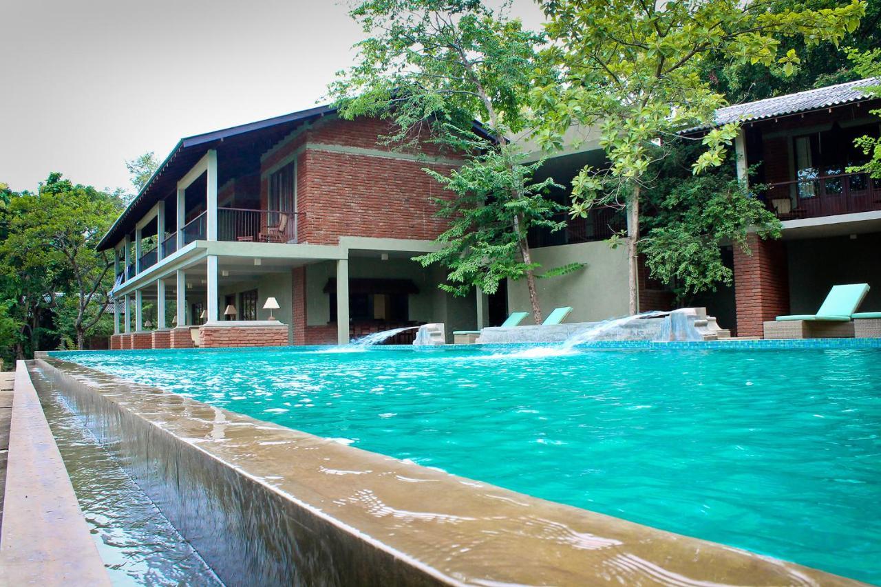 Ehalagala Lake Resort Сигирия Экстерьер фото